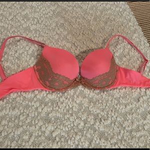 Victoria’s Secret Push Up Bra Size 32 DD